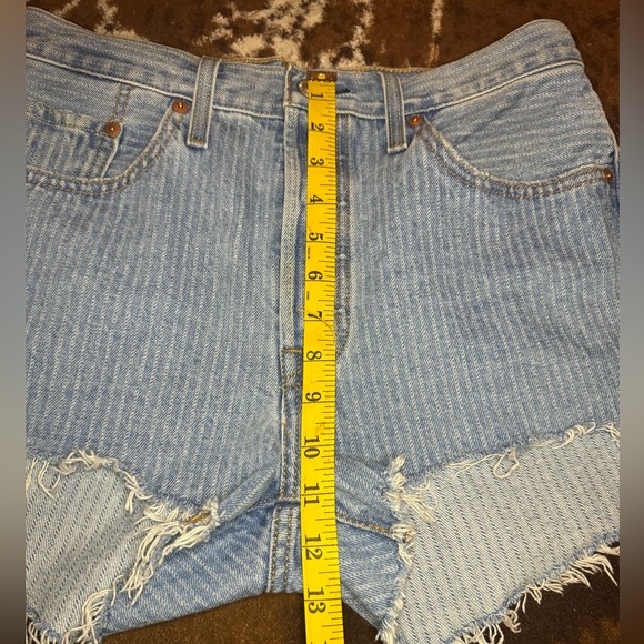 Levi cut offs - Picture 3 of 5